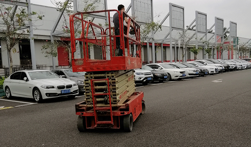 深圳龍崗成人抖音下载標識總部基地樓頂大字安裝紀實