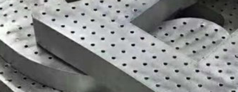 大型衝孔型樓頂發光大字製作過程八步圖解