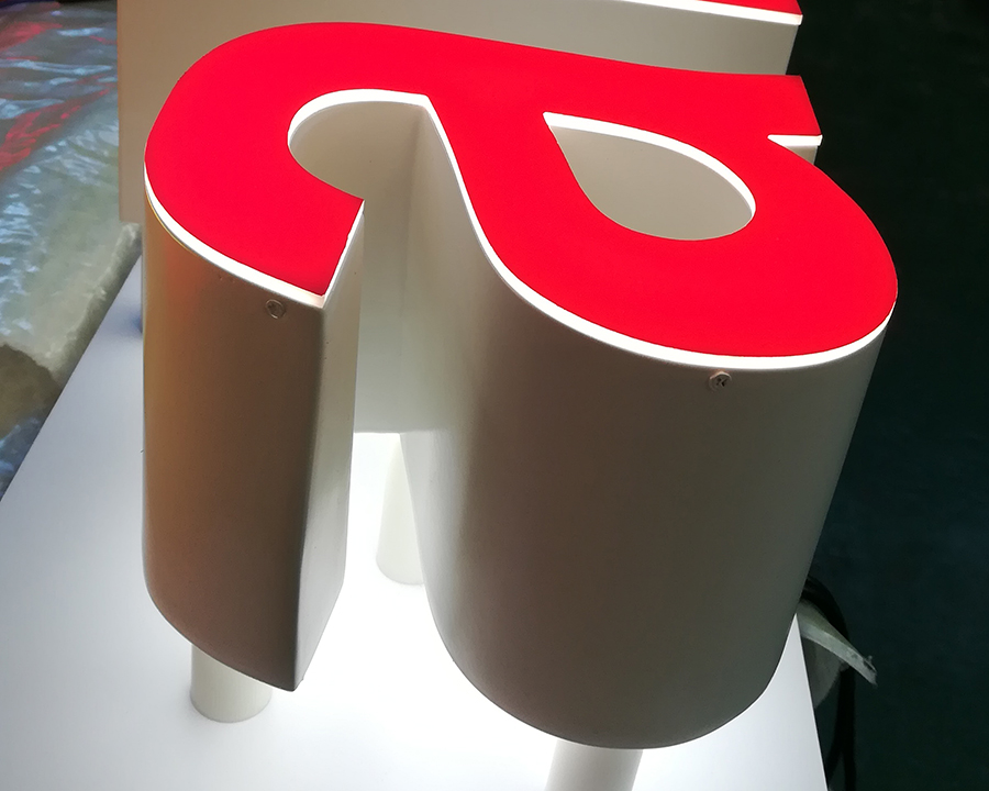 LED91抖音轻量版色彩運用與整體形象之間的關係分析