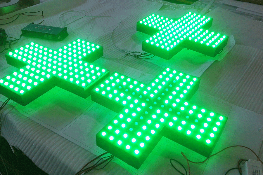 為何用LED衝孔外露字製作樓頂發光大字？